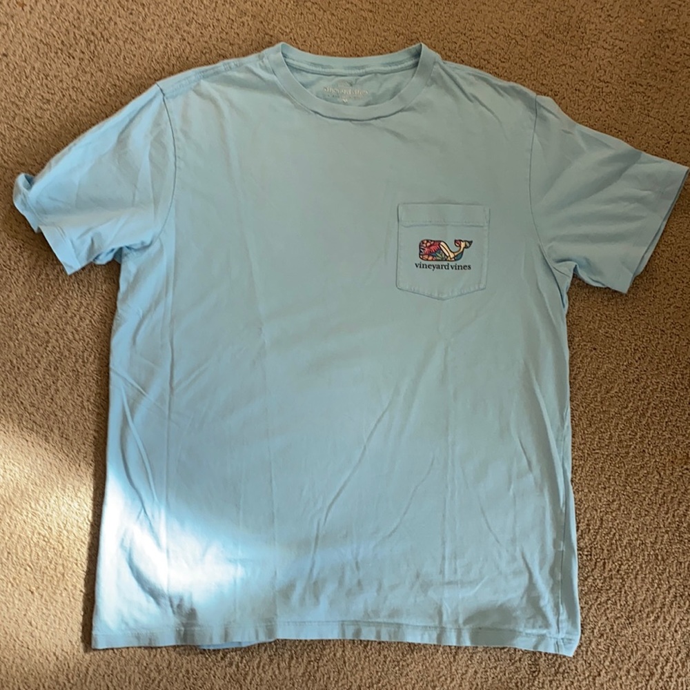 Gently used men’s vineyard vines tee